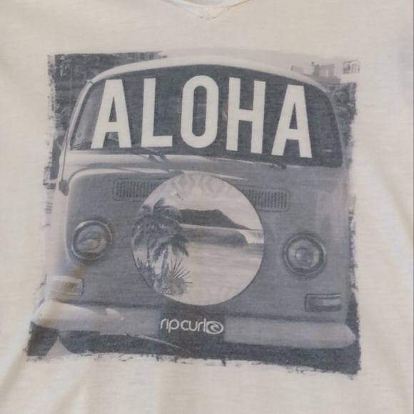 Ripcurl like new✨ beachy tshirt - Picture 2 of 6